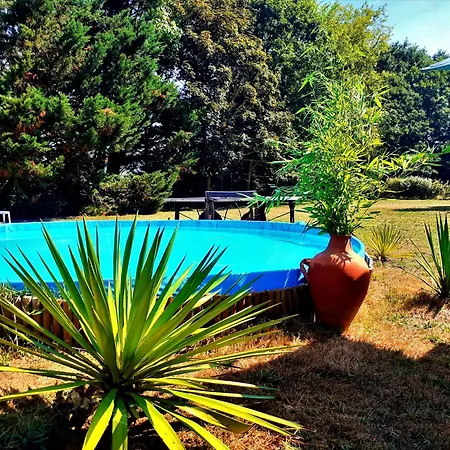 Villa Dans Jolie Jardin